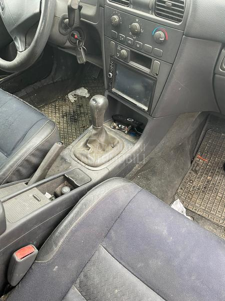 Volvo S40 2003. god. -  kompletan auto u delovima