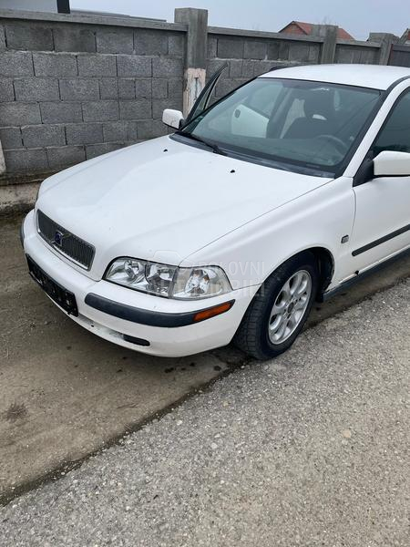 Volvo S40 2003. god. -  kompletan auto u delovima