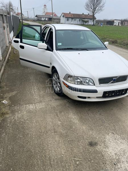 Volvo S40 2003. god. -  kompletan auto u delovima
