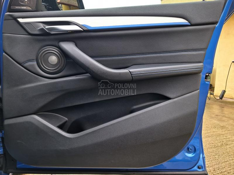 BMW X1 POGLEDATI TEXT