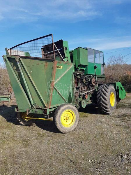 John Deere 105