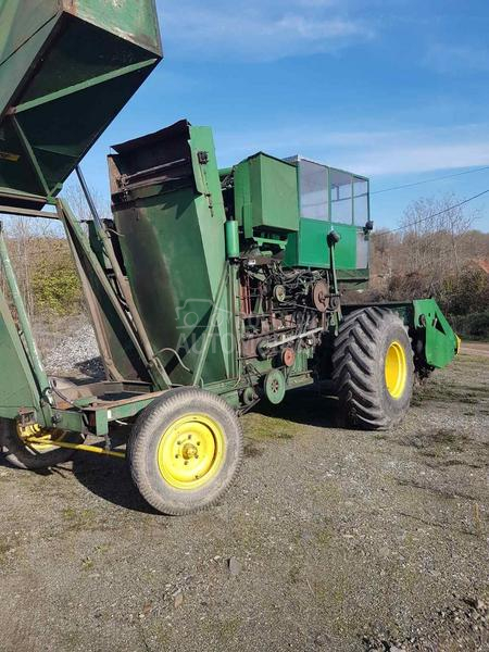 John Deere 105
