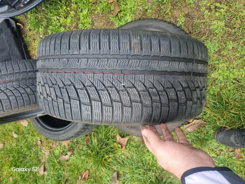 Nokian 255/40 R18 Zimska