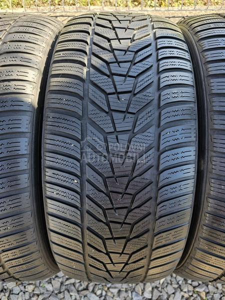 Hankook 245/45 R19 Zimska