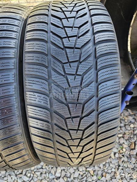 Hankook 245/45 R19 Zimska