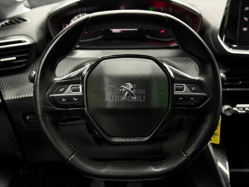 Peugeot 208 1.2b/N0VE GUME