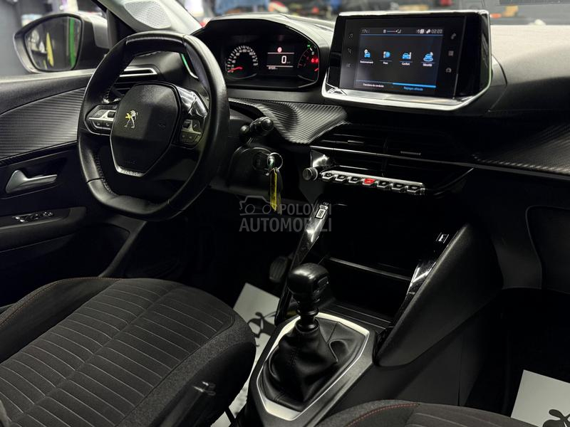 Peugeot 208 1.2b/N0VE GUME