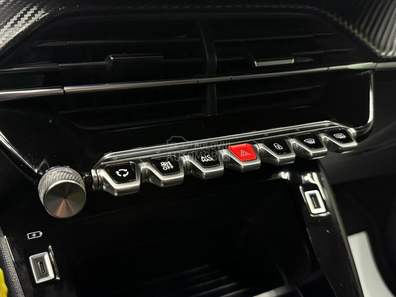 Peugeot 208 1.2b/N0VE GUME