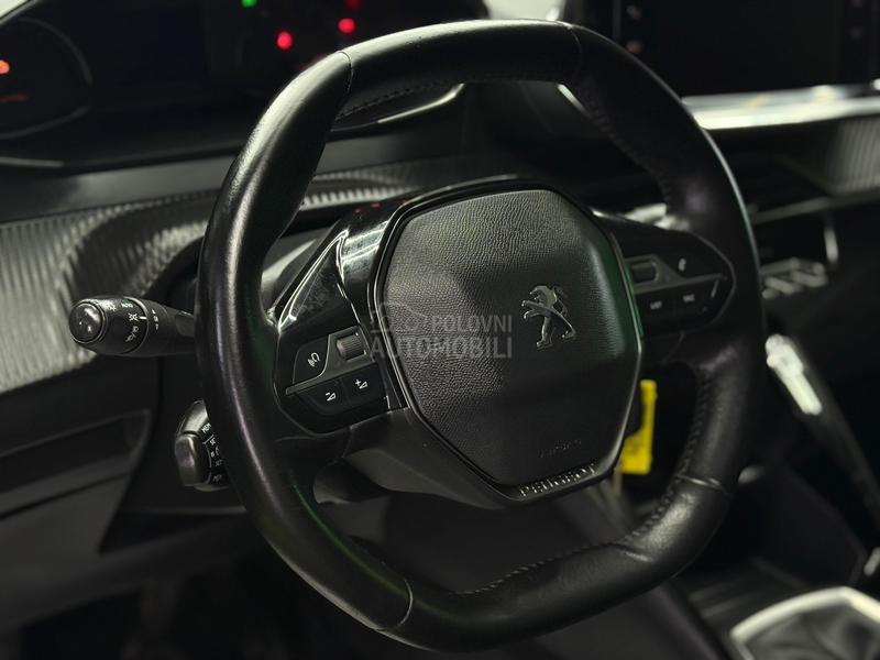 Peugeot 208 1.2b/N0VE GUME
