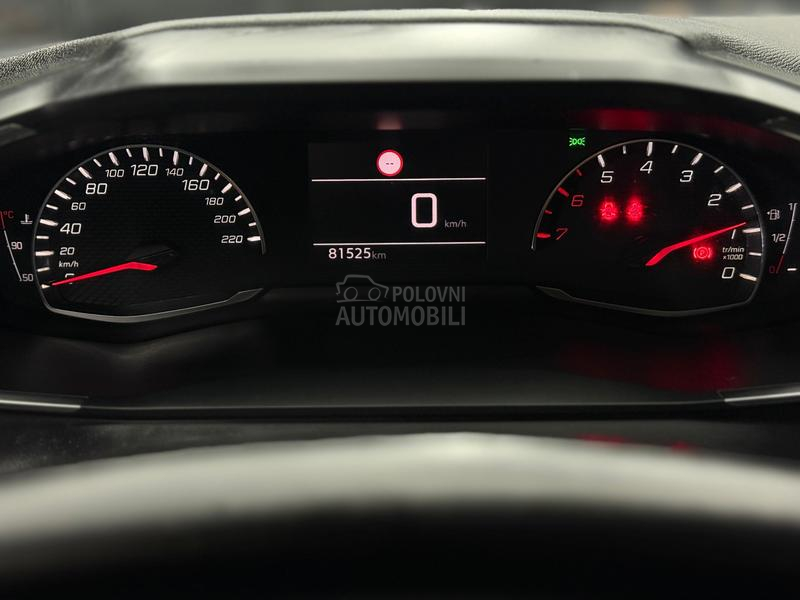 Peugeot 208 1.2b/N0VE GUME