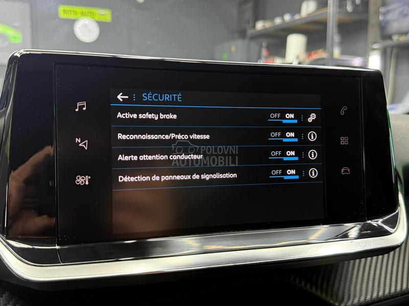 Peugeot 208 1.2b/N0VE GUME