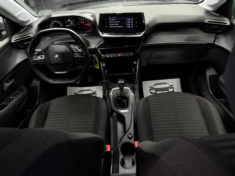 Peugeot 208 1.2b/N0VE GUME