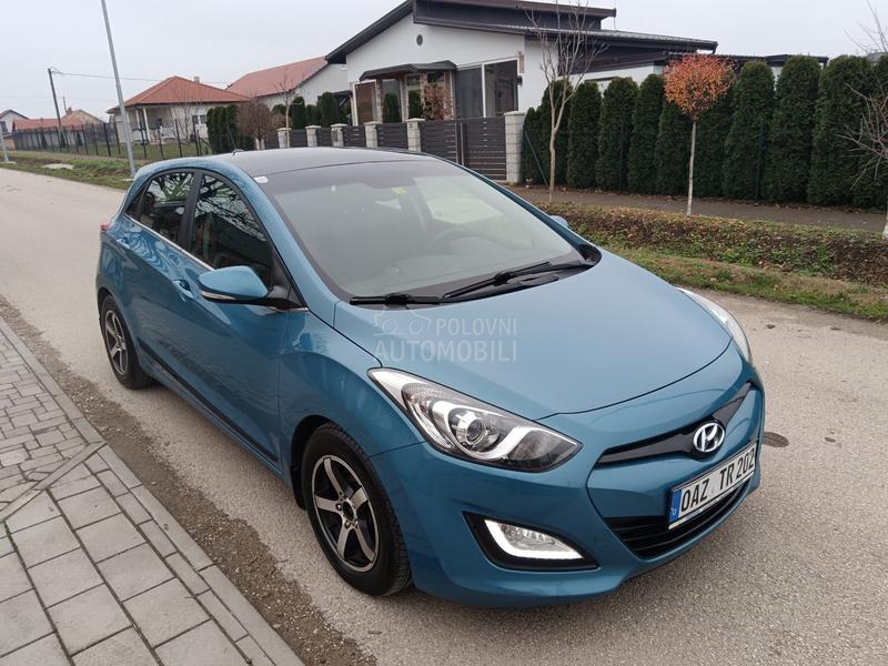 Hyundai i30 1.6D Pano Toop