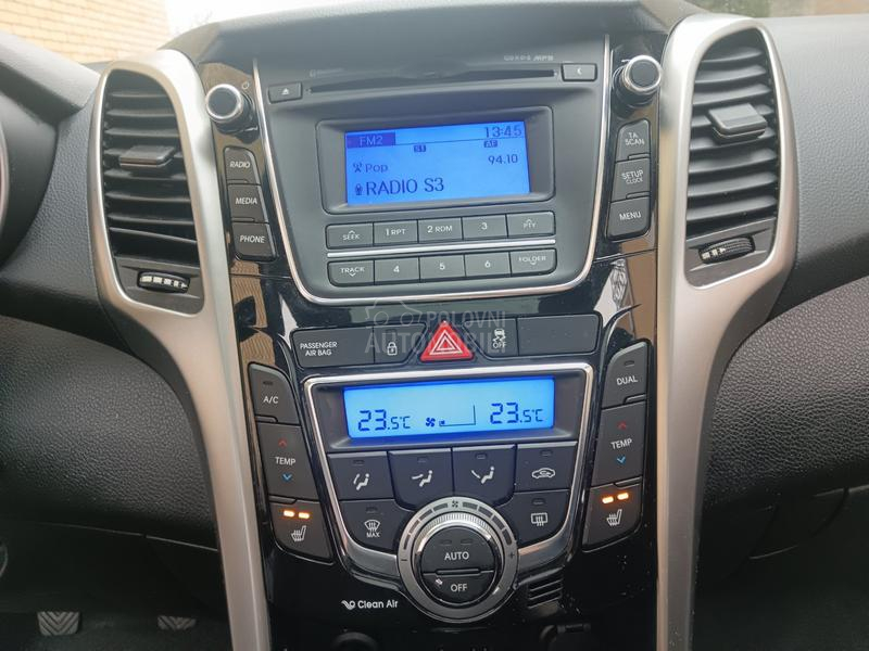 Hyundai i30 1.6D Pano Toop