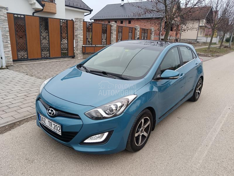 Hyundai i30 1.6D Pano Toop