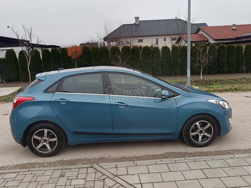 Hyundai i30 1.6D Pano Toop