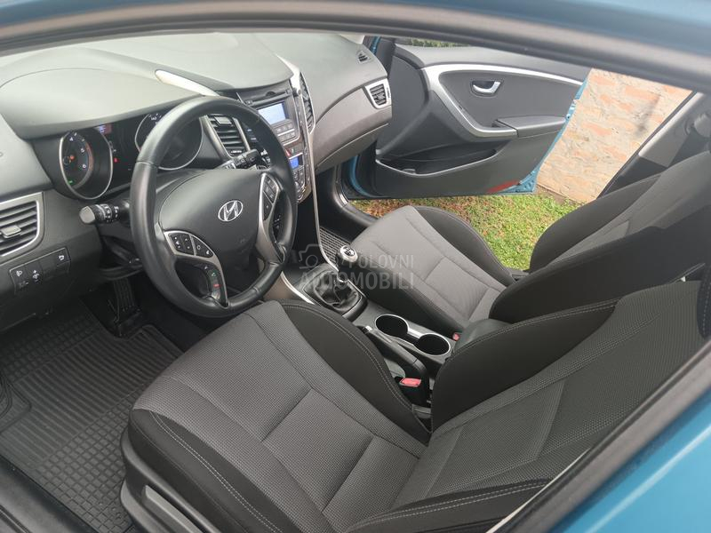 Hyundai i30 1.6D Pano Toop