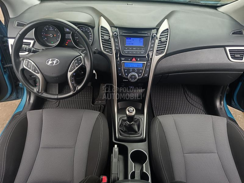 Hyundai i30 1.6D Pano Toop