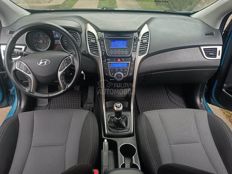 Hyundai i30 1.6D Pano Toop