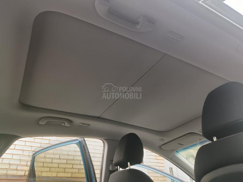Hyundai i30 1.6D Pano Toop