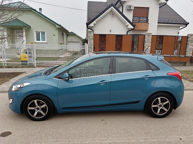 Hyundai i30 1.6D Pano Toop