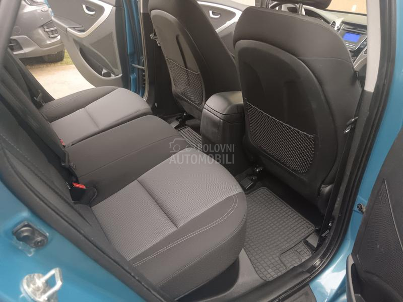 Hyundai i30 1.6D Pano Toop