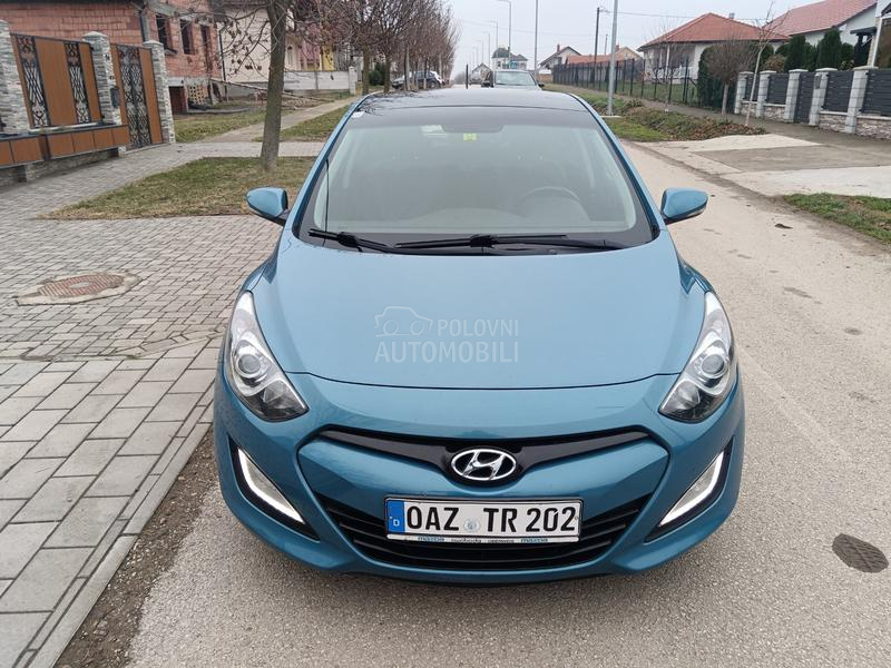 Hyundai i30 1.6D Pano Toop