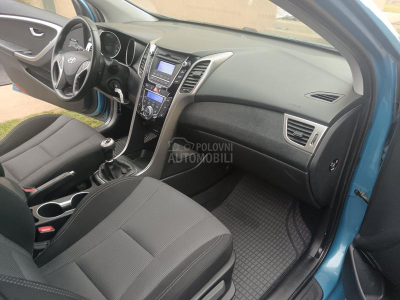 Hyundai i30 1.6D Pano Toop