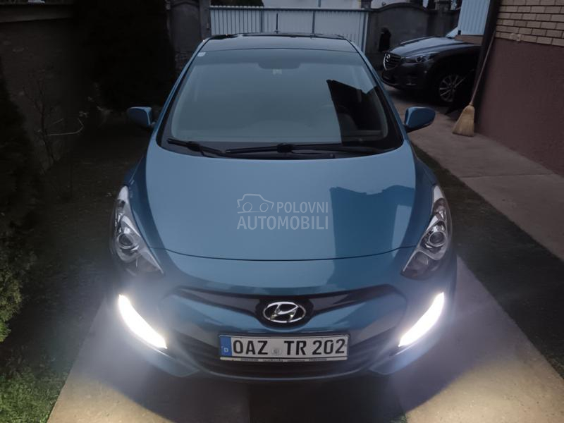 Hyundai i30 1.6D Pano Toop