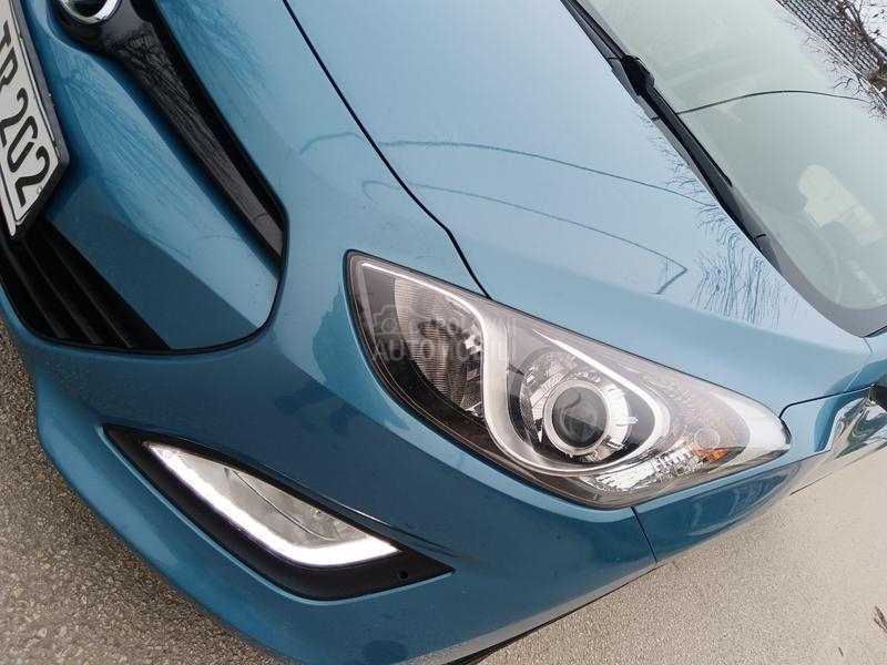 Hyundai i30 1.6D Pano Toop