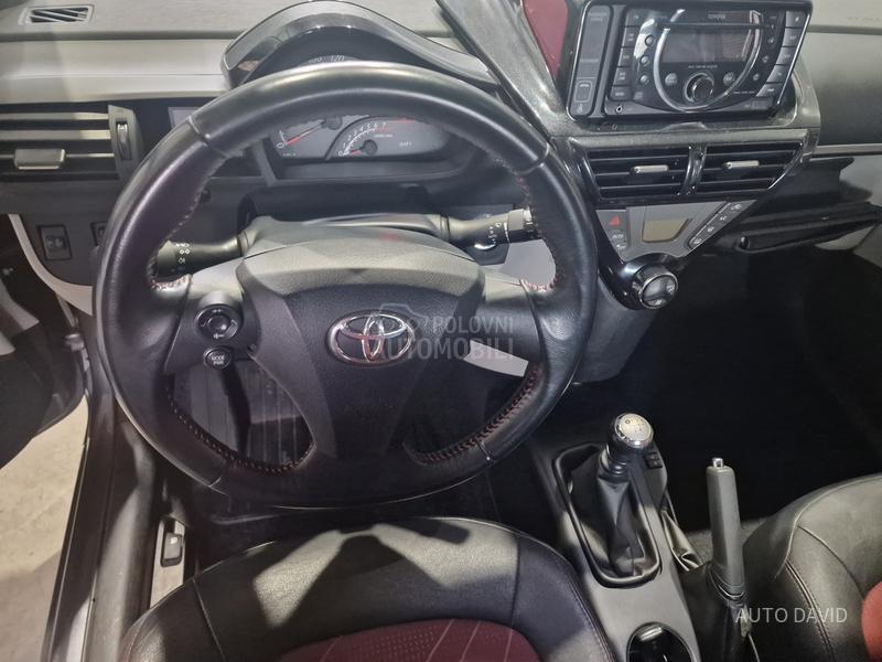 Toyota iQ 1.0B SVAJCARSKA