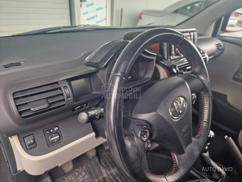 Toyota iQ 1.0B SVAJCARSKA