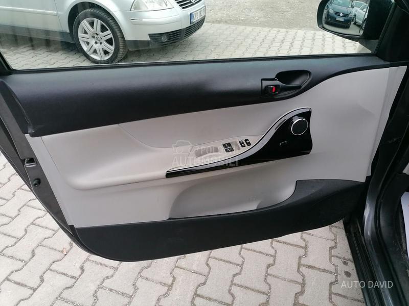 Toyota iQ 1.0B SVAJCARSKA