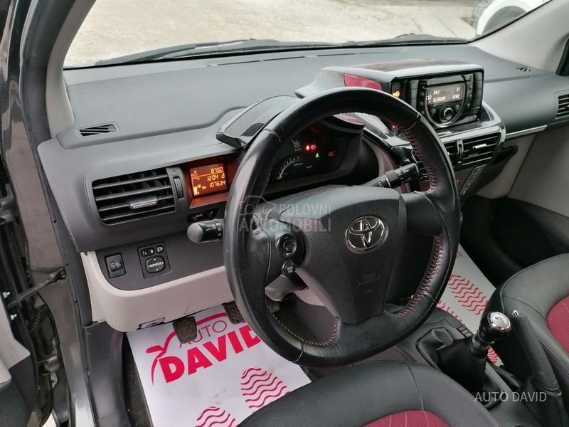 Toyota iQ 1.0B SVAJCARSKA