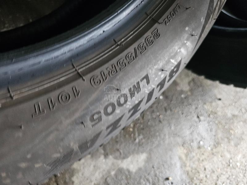 Bridgestone 235/55 R19 Zimska