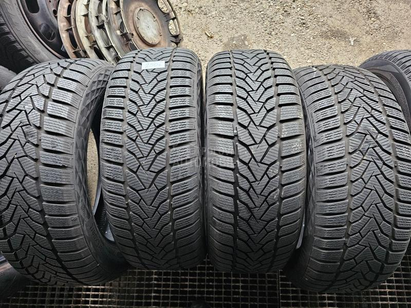 Uniroyal 215/55 R17 Zimska