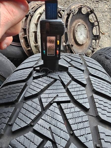 Uniroyal 215/55 R17 Zimska