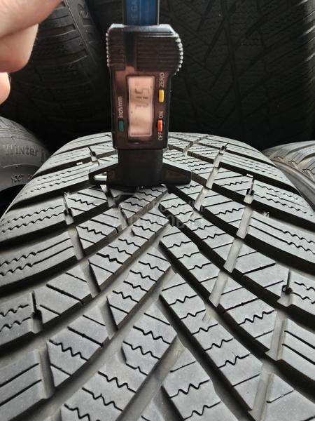 Hankook 215/55 R17 Zimska