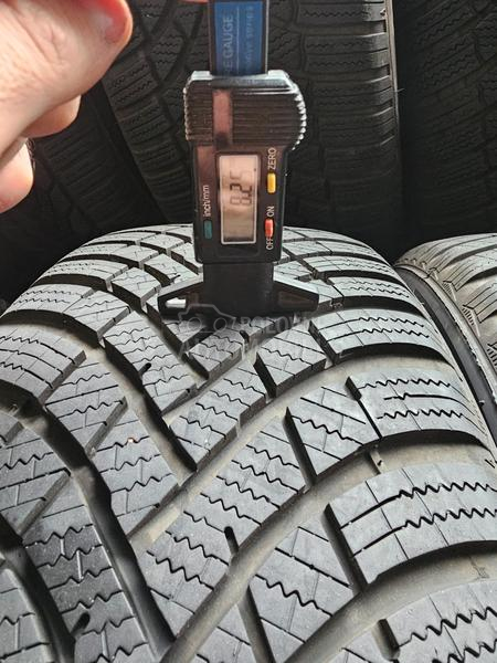 Hankook 215/55 R17 Zimska