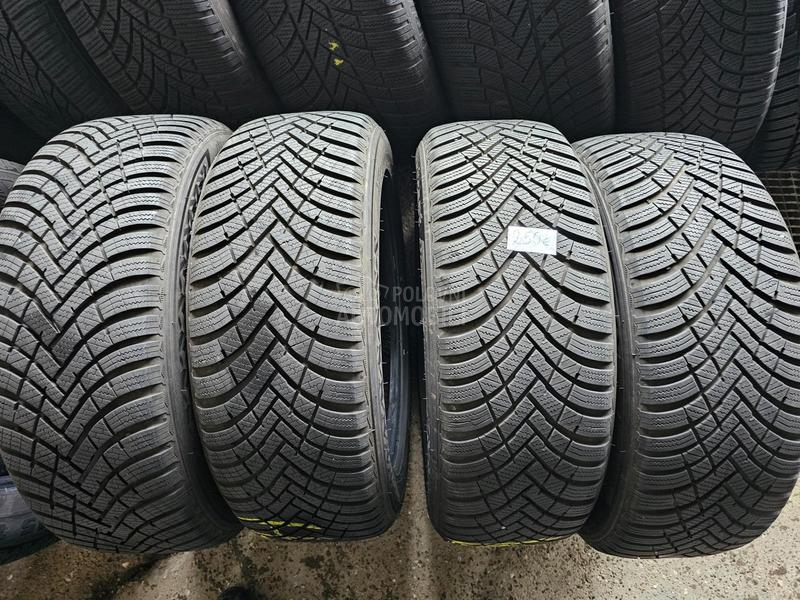Hankook 215/55 R17 Zimska