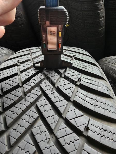 Hankook 215/55 R17 Zimska