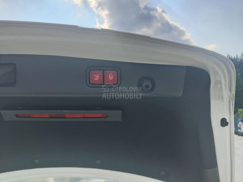 Mercedes Benz E 220 DESIGNO