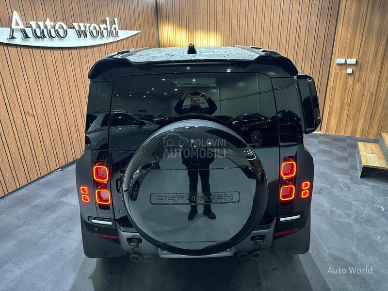 Land Rover Defender 