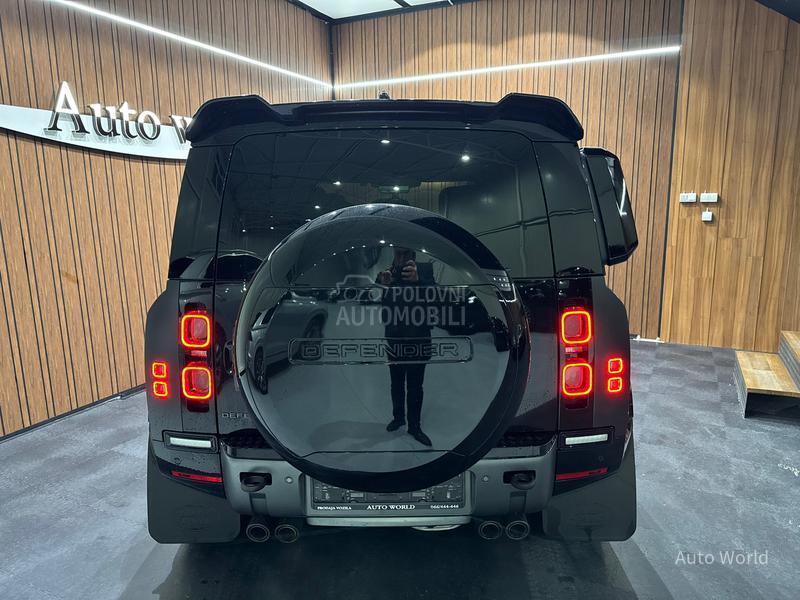 Land Rover Defender 
