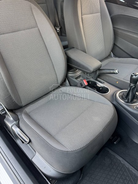 Volkswagen Nova Buba 1.6 tdi New Beetle