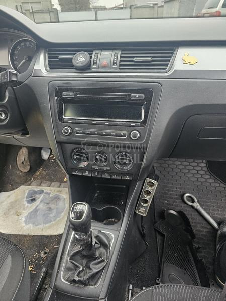 Škoda Rapid 1.6 td 2014. god. -  kompletan auto u delovima