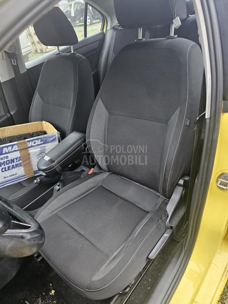 Škoda Rapid 1.6 td 2014. god. -  kompletan auto u delovima