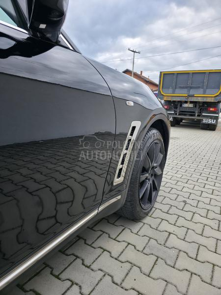 Infiniti FX30 QX70