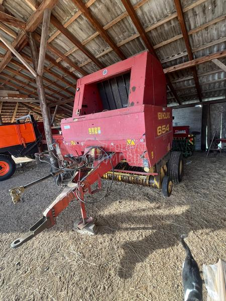 New Holland 654