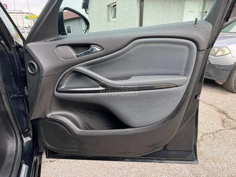 Opel Zafira 1.6 cng COSMO